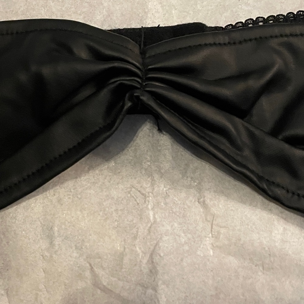 Fredericks of Hollywood Garterbelt - Picture 3 of 5